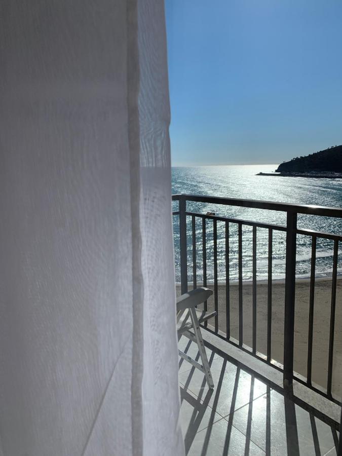 Apartamento en primerísima línea de playa con espectaculares vistas Netflix, Prime y Disney Oropesa del Mar Exterior foto